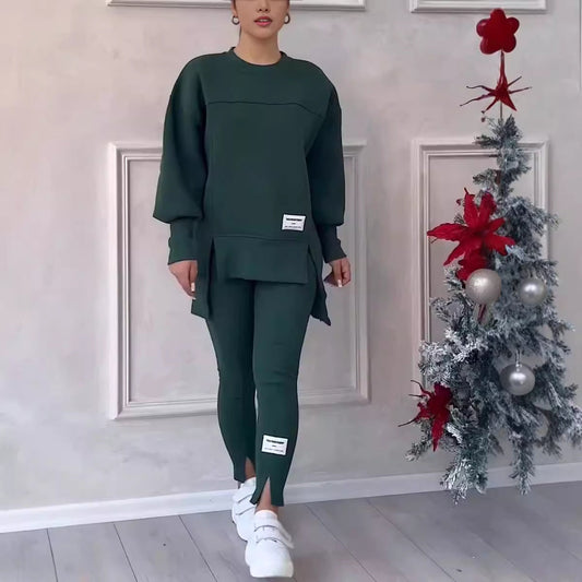 Conjunto irregular compuesto por sudadera estampada de manga larga y leggings.-ES