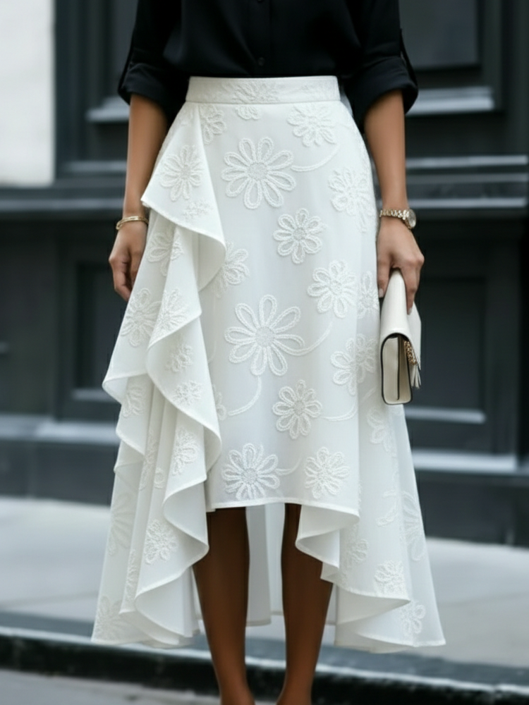 Falda elegante y romántica con volantes y bordados florales.-ES
