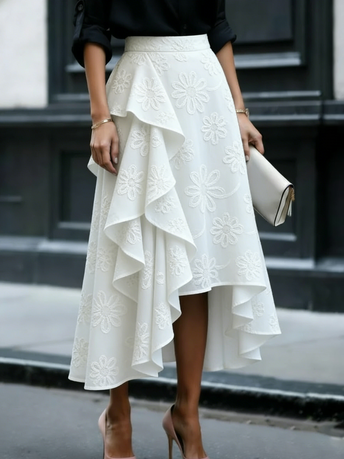 Falda elegante y romántica con volantes y bordados florales.-ES